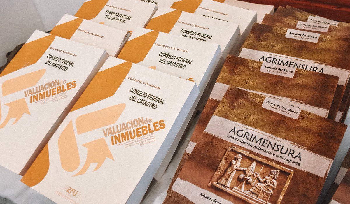 catastromnes's tweet photo. #Misiones, anfitriona de la 3° Asamblea Extraordinaria del Consejo Federal del Catastro (CFC).
Junto a @mgmisiones, recibimos a miembros del #CFC,  representantes del Colegio de Agrimensura, Agrim. Mauricio Vera,  @rpimnes y la visita especial Autoridades de Catastro de #Paraguay https://t.co/Ow73mx6GJb
