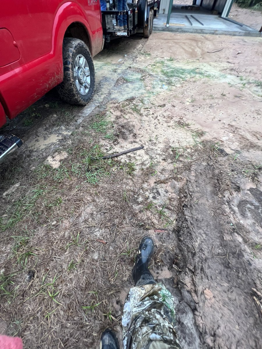 JoeHernandezJrr's tweet photo. Candy ford was getting stuck but not stopping me 😂 https://t.co/RRJ7RLFtpG