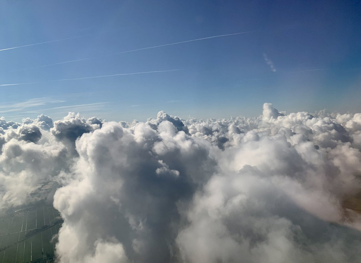 Über den Wolken ist es meist einfach entspannter… mir scheint, dass ich da nicht alleine bin… @ sundmaeker