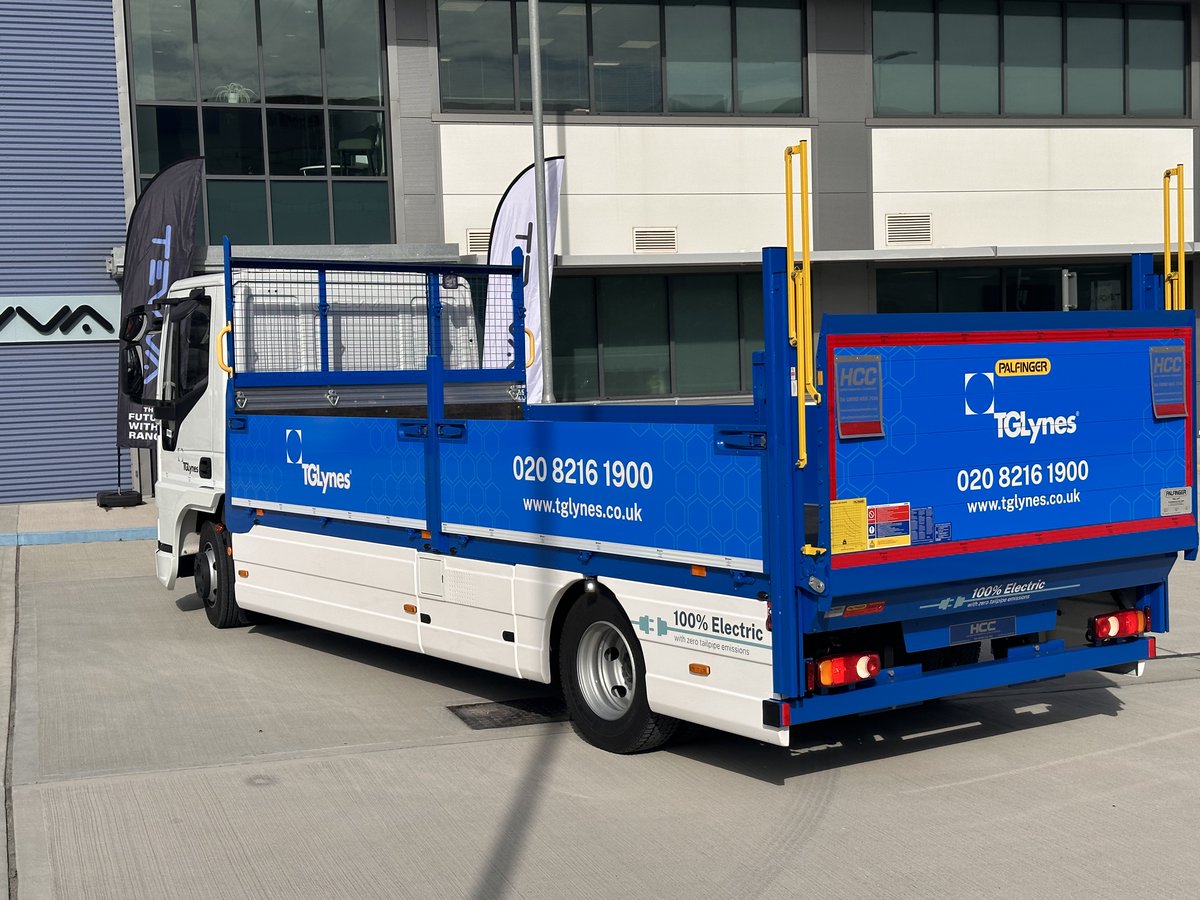 TevvaTrucks's tweet photo. "Fantastic, very quiet, very smooth, responsive, exactly what TG Lynes wants for delivering in the urban metropole in London!" reacts Andrew Ingram, MD of TGLynes after acceptance testing today of the Tevva 7.5t BEV with drop side body. #ChargeOn #GreenLogistics #RenewableEnergy https://t.co/yGr3HnjBbb