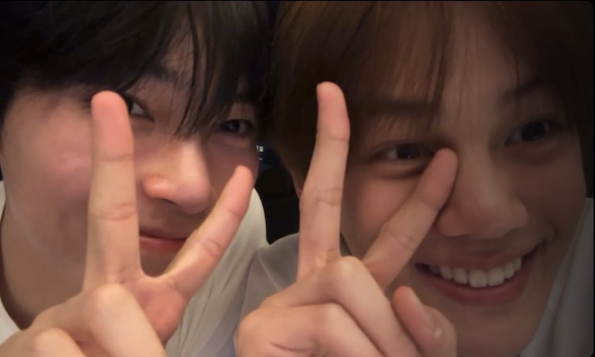 newfender_'s tweet photo. what if 𝐠𝐲𝐮𝐯𝐢𝐧 kalah bermain uno dengan kakak tingkatnya, 𝐡𝐚𝐧𝐛𝐢𝐧 hingga mendapat sebuah hukuman?

📃: 911 kata
🔗: https://t.co/Yf5XYyF9NI

2binz oneshot au. https://t.co/4YxM3efw6D