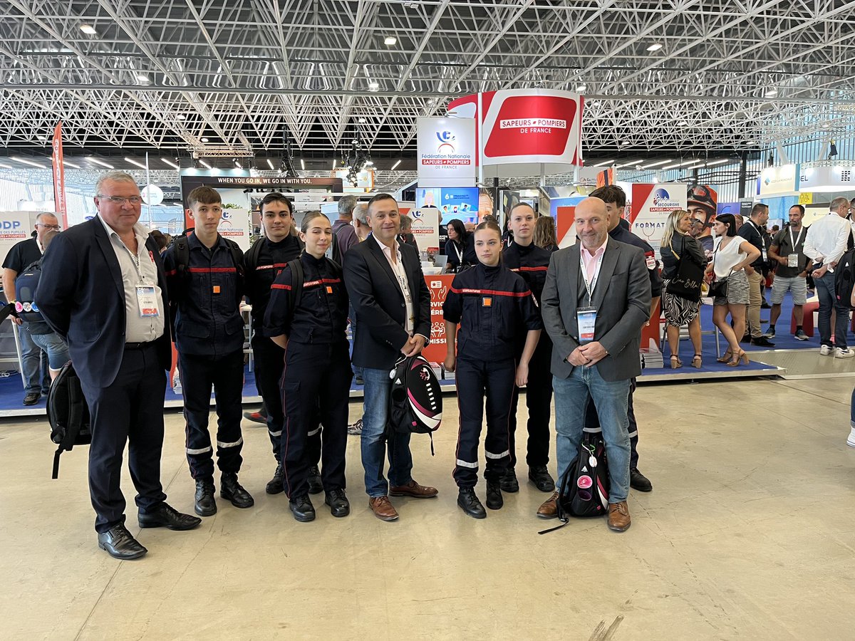 SDISPompiers07's tweet photo. #CNSPF2023 | Nos jeunes sapeurs-pompiers #JSP de Tournon sont présents au @cnspf2023 à Toulouse dans le cadre du Rally. En présence de Pierre Maisonnat, PCASDIS 07, Colonel Vincent Honoré, DDSIS et le lieutenant-colonel Jean-Claude Cicilien, président de @udsp07 https://t.co/De2s7RdIfG