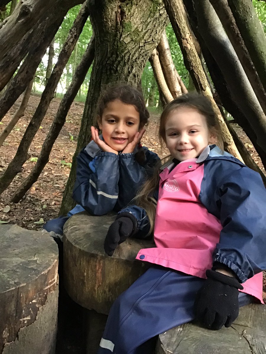 PipersForestSch's tweet image. Year 2 @PipersPrePrep worked together to build a big shelter. We even found a purple mushroom #ukfungus #funoutdoors #forestschool