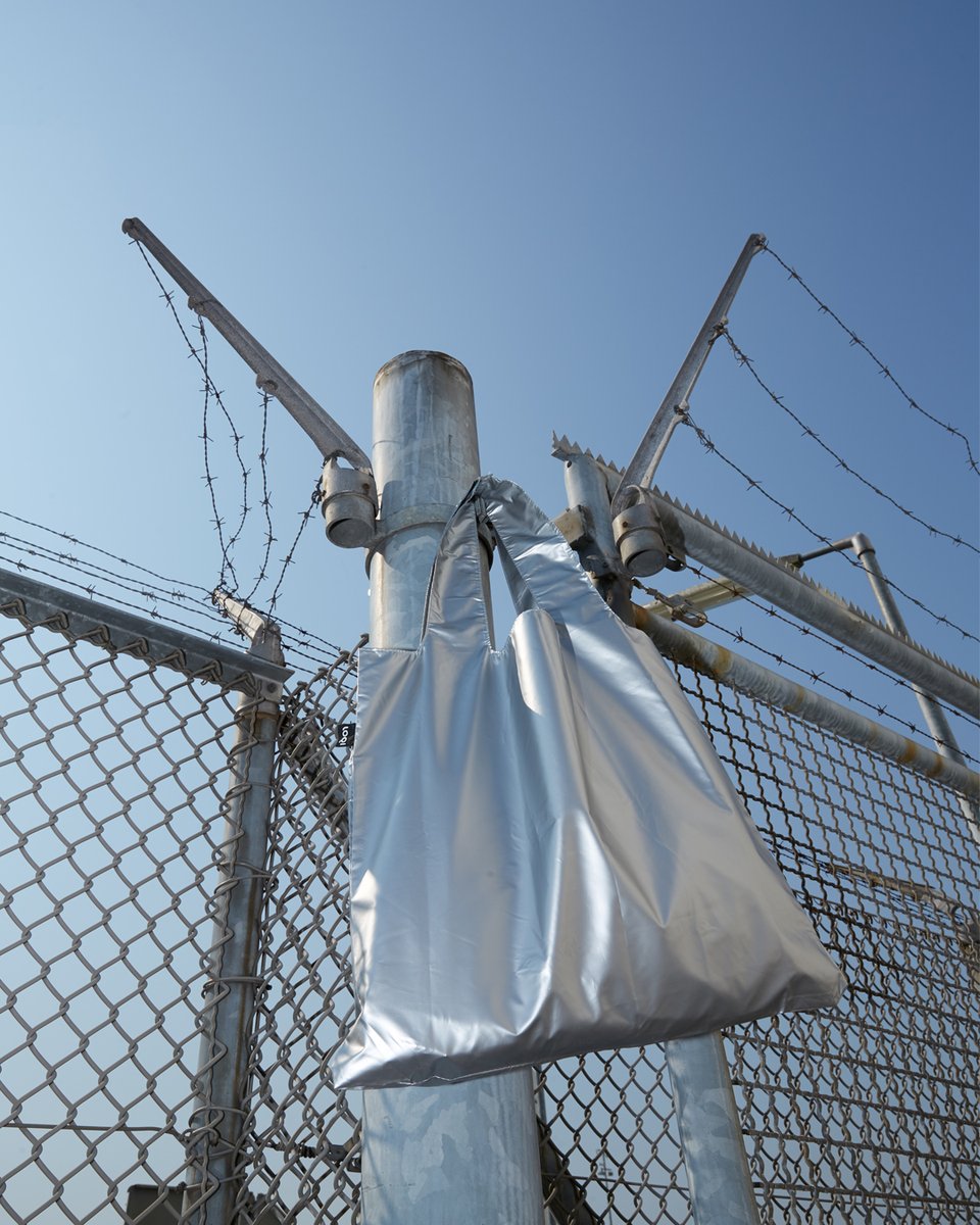 Running through this week with our metallic bag ✨

#totebag #bagoftheday #ecofriendlybags #sustainabilitymatters #ecofriendlydesign #metallicbag