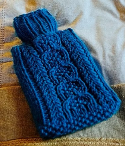 DDCrochetDesign's tweet image. Knitted Cable Hot Water Bottle Cover Pattern 💙 #warm #hotwater #bottlecover #cableknit #knitting #giftideas #etsyfinds #crafts #magic #MHHSBD #craftbizparty #wintergifts dwcrochetpatterns.etsy.com/uk/listing/132…