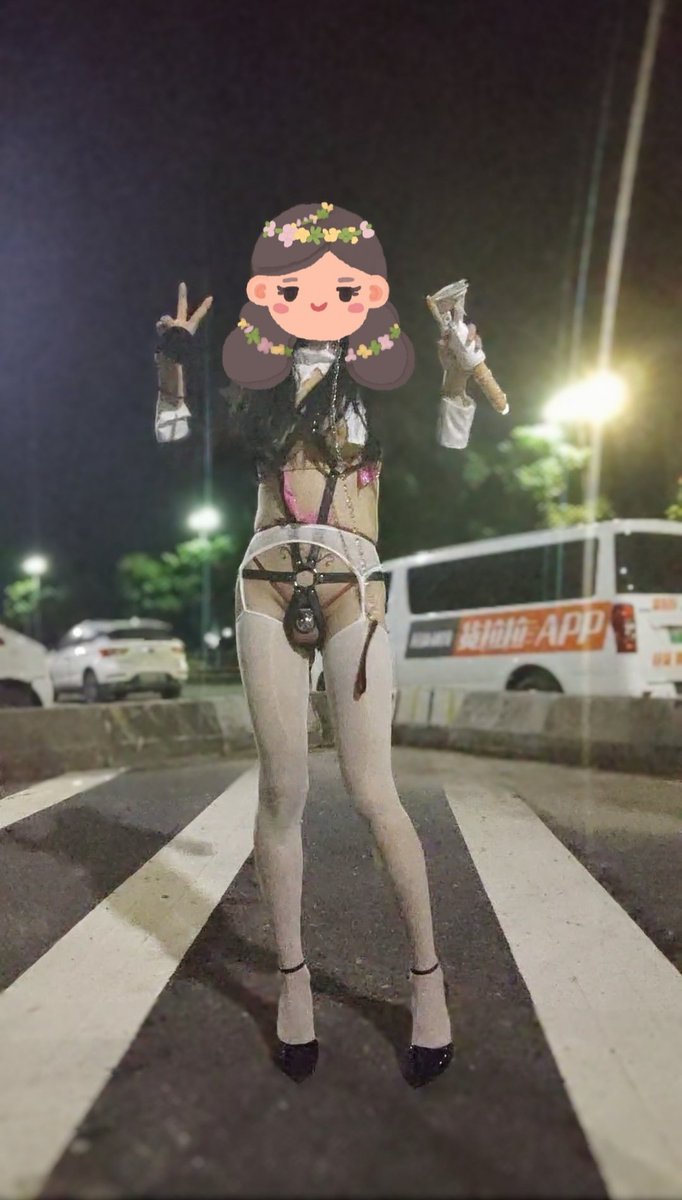 Bum001314's tweet photo. 从晚上到白天～今天是自由露出！  白天露出给个小女孩看见了……  天桥上就是经常给下面的车按喇叭。
#露出 #伪娘露出 https://t.co/MLvTQRs1RB