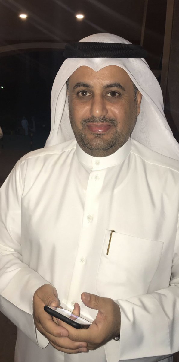 // 

لك بالحشا شيّ لا بقّى ولا خلّا
من وجهك الطاهر الله لا يبعّدني
.
آموت و أعطيك ضحكاتي و تتسلّا
يا راس مالي لو الدنيا تعاندني
.
يـ آبوي أنا بْـ كلّ حاجة في وراك الّا
الّا الاسم كنّك مْخليه يسندني

#ناصر_فهاد_النازل 
.
الوالد عسى الله يطول بعمره و يحفظه 💐
م.فهاد عاصي النازل