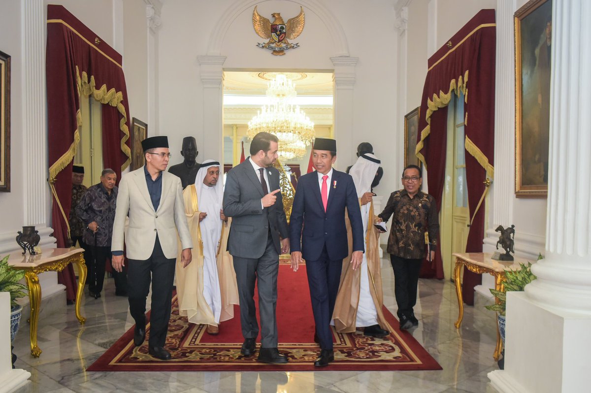 muslimelders_id's tweet photo. Presiden Joko Widodo mengucapkan selamat kepada MHM atas peresmian kantornya di Indonesia. *Presiden juga mengapresiasi langkah MHM menyelenggarakan Konferensi 'Agama dan Perubahan Iklim' untuk negara-negara Asia Tenggara.* Presiden Widodo juga menyampaikan dukungannya terhadap Conference of The Parties 28 (COP28) yang akan diselenggarakan di Uni Emirat Arab pada akhir 2023.

https://t.co/9xtqr2xriQ