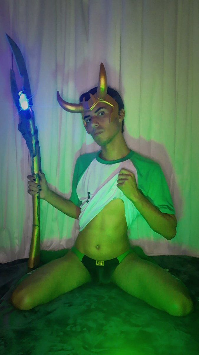 genexcosplay's tweet photo. Só  para nao perder o retorno da Série, fiz uma Variant 🐍🕝✨️

#loki #lokiserie #lokilaufeyson #lokicosplay #lokicomics #lokiodinson #cosplayloki #marvel #cosplaymarvel #marvelcosplay #cosplay #cosplaybr #cosplaybrasil  #tomriddleston https://t.co/IXBmnIgfAv