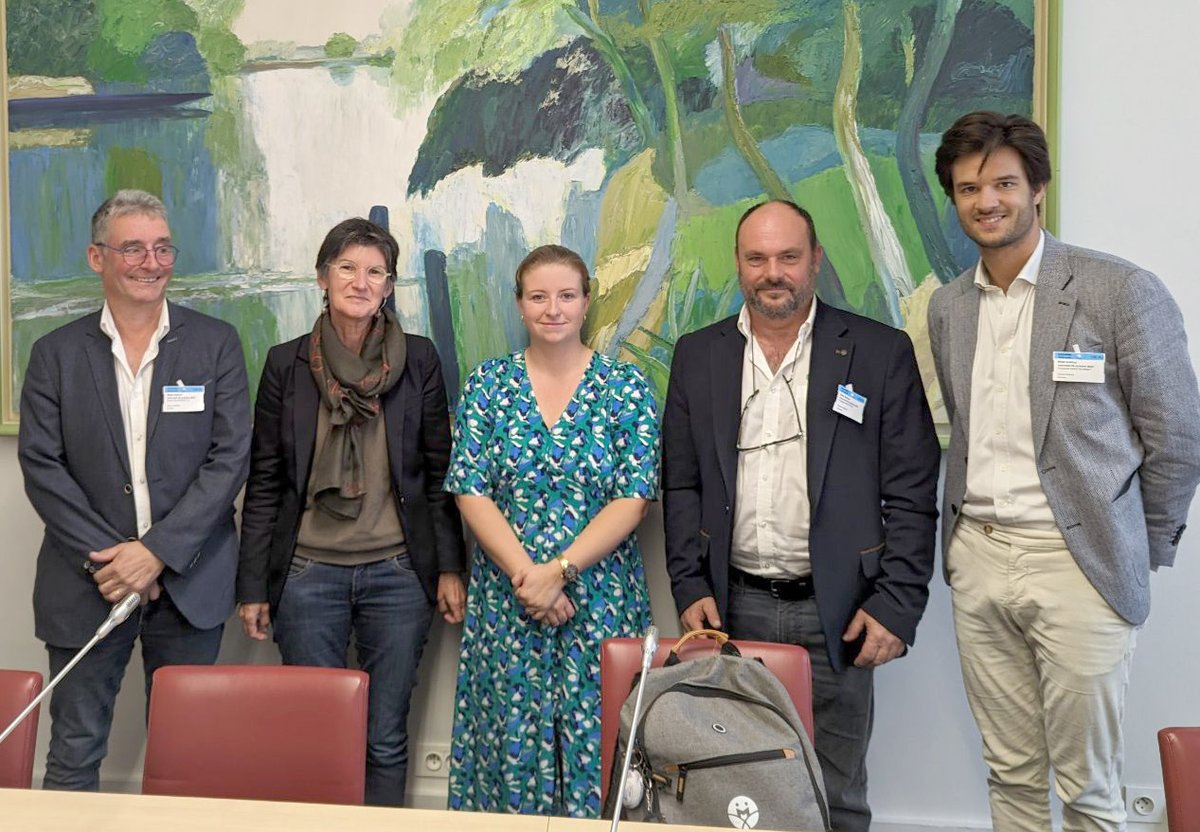 CUMAFrance's tweet photo. Les Secrétaires généraux de la #FNCuma continuent de porter avec détermination les propositions de leurs adhérents.
Ils ont été auditionnés hier dans le cadre du #PLOAA par @MathildeHignet , Députée LFI d'Ille-et-Vilaine et @ChantalJourdan , Députée PS de l'Orne. L'occasion de rappeler l'importance de soutenir toujours plus collectif dans l'agriculture, qui :
➡️ facilite la transmission et l'installation des futurs agriculteurs
➡️ est un vecteur de la #transitionagroécologique
➡️ est un accélérateur d'innovation par les relations et le contact humains
Rencontre approfondie également avec @PhilippeFait22 , Député Horizons du Pas-de-Calais. Longue discussion, entre autres, sur notre proposition de #VolontariatAgricole, dispositif permettant de recréer par l'expérience des vocations chez les jeunes, et rendre désirable ces métiers de passion qui assurent notre alimentation.
#PLF2024 #cuma