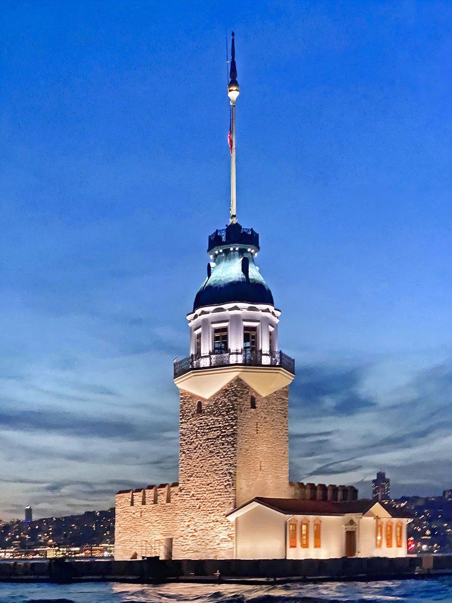 Robelighting's tweet photo. The famous Maiden’s Tower, on an islet at the southern entrance of the Bosphorus strait, 200 metres from the coast of Üsküdar in Istanbul, Turkey, has re-opened after restoration with a new permanent #lightingdesign by Martin Kuhn featuring over 75 #AnolisLighting LED luminaires. https://t.co/tuipKLJMdt
