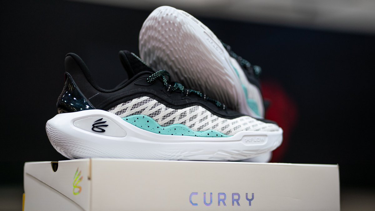 Dropping in 🔥

Big thanks to <a href="/StephenCurry30/">Stephen Curry</a> for hooking us up!