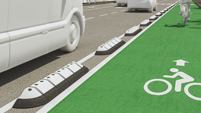 ThomasWeibel9's tweet image. Pour info ici sont utilisés des J11 mais également des bordures modulables (zicla) entre les J11 pour éviter aux voitures d'y rouler / stationner. 

Et oui ici cet aménagement n'est pas définitif, néanmoins elle va rester probablement plusieurs années ainsi.