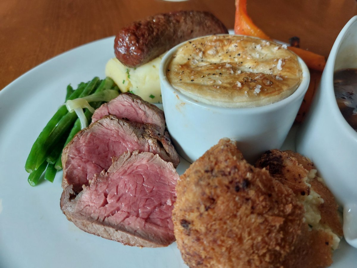 On our specials today and for the rest of the week this wonderful Trio of beef ...
Fillet ,Pie and Proctor's sausage with mash , cauliflower cheese croquette,roast carrots and green beans . 🐄🍷🍻