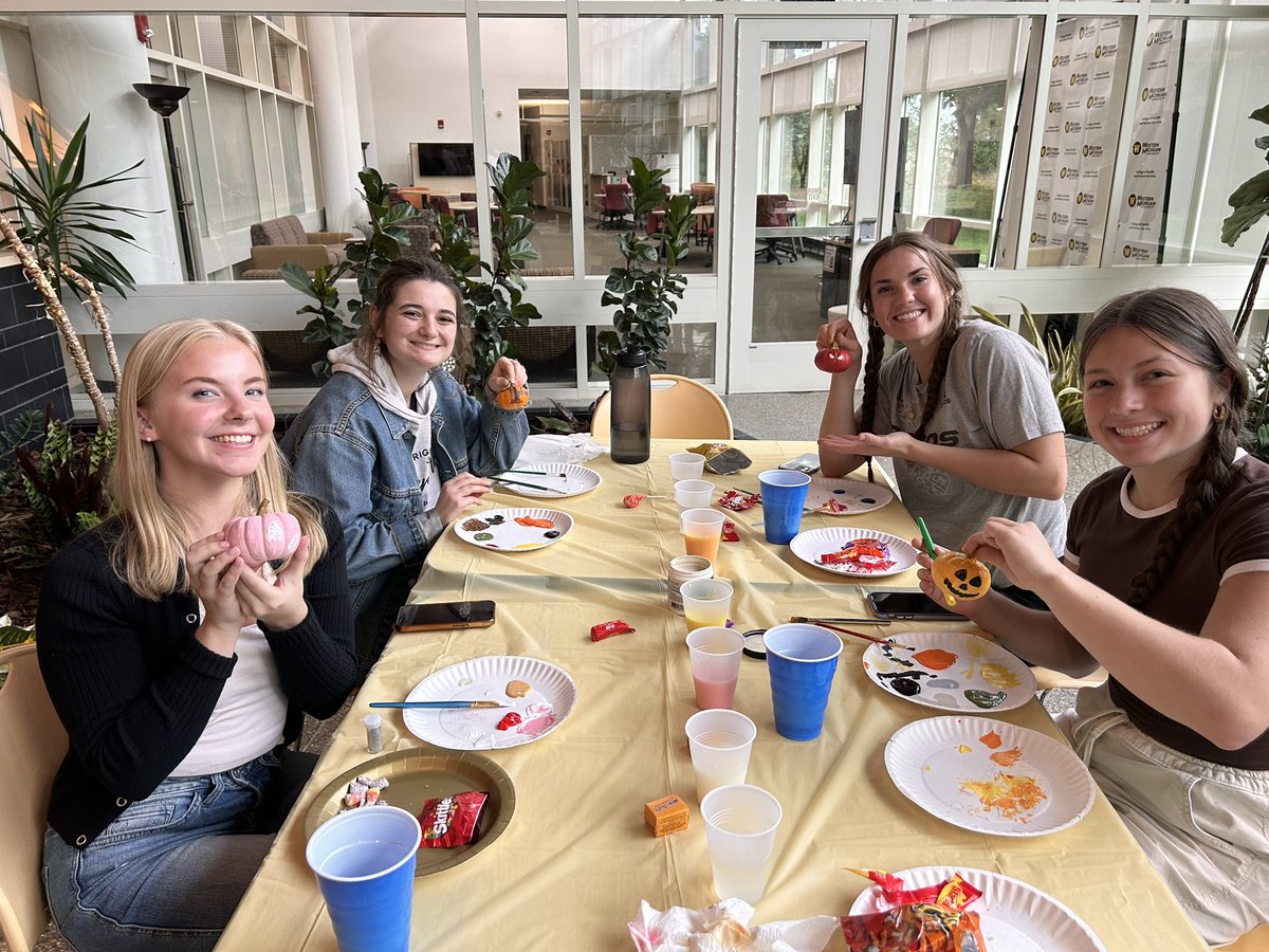 NSSLHAatWMU's tweet image. Thank you to everyone who showed up for our pumpkin painting event yesterday! We had a great time celebrating the beginning of fall with you all🍂🎃