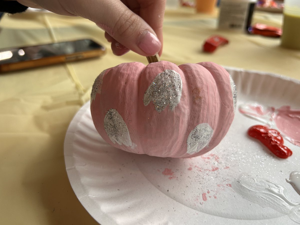 NSSLHAatWMU's tweet image. Thank you to everyone who showed up for our pumpkin painting event yesterday! We had a great time celebrating the beginning of fall with you all🍂🎃