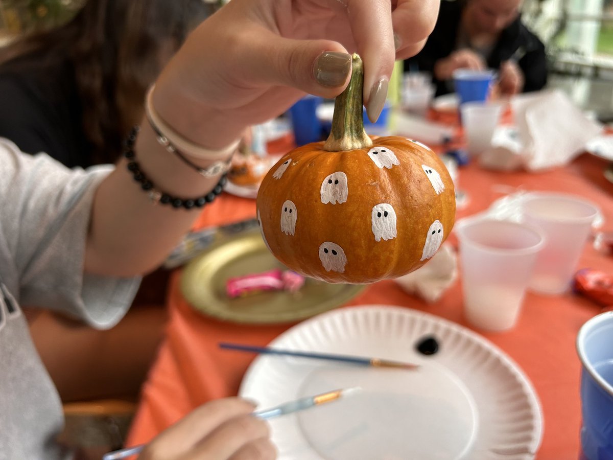 NSSLHAatWMU's tweet image. Thank you to everyone who showed up for our pumpkin painting event yesterday! We had a great time celebrating the beginning of fall with you all🍂🎃