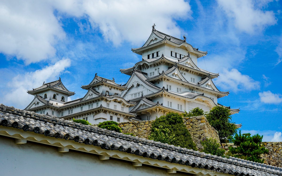Himeji Castle was heavily bombed in 1945 at the end of World War II and although most of the surrounding area was burned to the ground, the castle survived intacto. One firebomb was dropped on the top floor of the castle but failed to explode.
#Japan #Himeji #姫路城 #photograghy