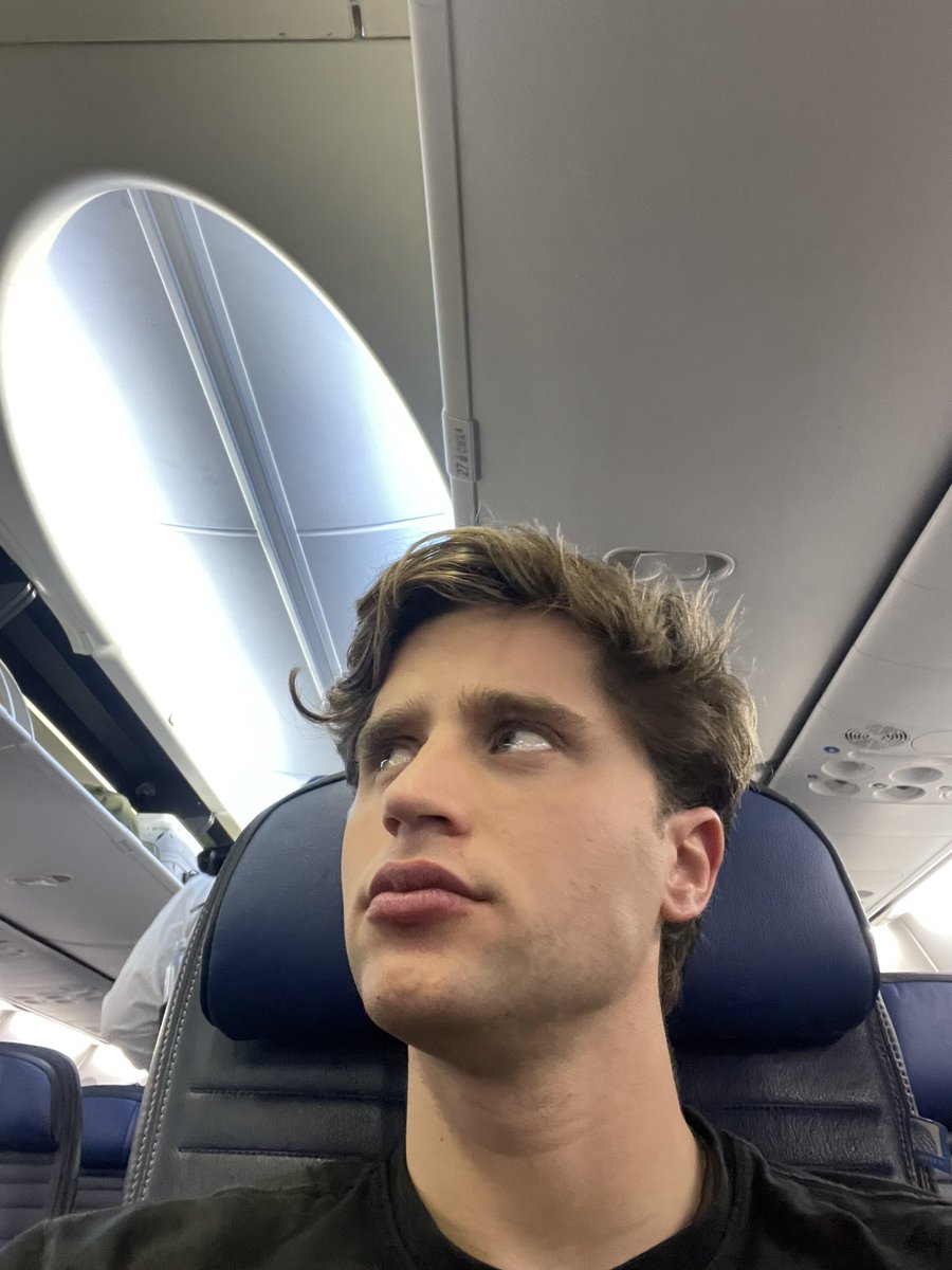 emartineeez's tweet photo. ✈️🚀 https://t.co/XORjn0WVXZ