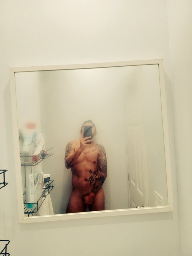 MarkCastellan18's tweet photo. Un bañito y a la calle https://t.co/a7sOgu0gxe