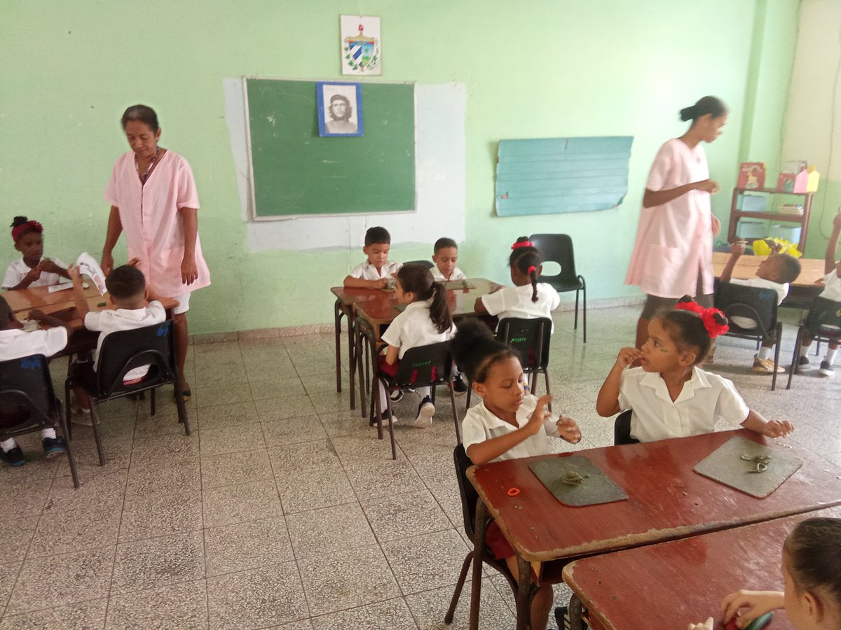 CiPlumas's tweet photo. Felicidades Maestros #Cubaeduca#niurdisreyes#rosaalvarezfundichely#dpestgo#Somoscontinuidad
@Gob-stgodecuba,@Raulsamon, @Tanialimonta https://t.co/EjniNASSvp