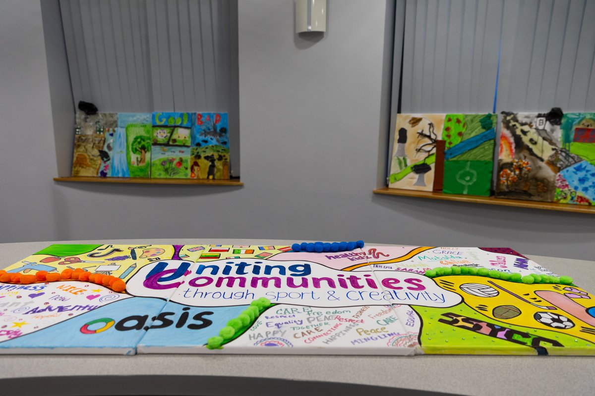 ss_ycc's tweet photo. Full House for the @CommunitiesNI  #UnitingCommunities Closure Event. Proud parents &amp; delivery staff seeing the skills, confidence and new friendships youth developed over the past 20 months. Well done to all involved, including our partners @Healthy_Kidz1 @OasisYouthNI #TBUC https://t.co/CUA5UMeoBM