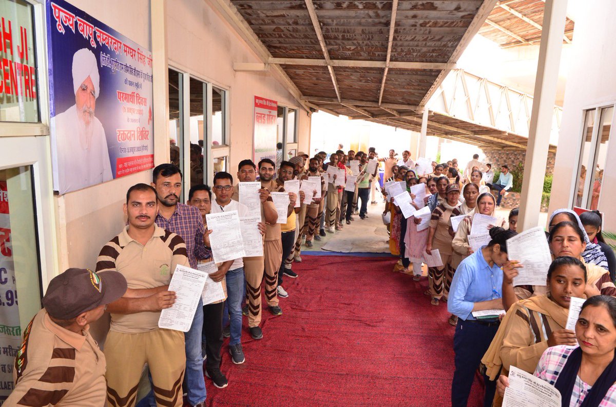 GreenSwelfares's tweet photo. A remarkable day unfolded as we gathered to honor the respected Bapu Maghar Singh Ji through a blood donation camp. Volunteers, embodying the teachings of Revered Saint Dr. @Gurmeetramrahim Singh Ji Insan, came together in a profound display of love and respect. Today, they not only donated blood but also dedicated their hearts to the service of humanity.
#ParmarthiDiwas #BloodDonation #ThursdayMotivation #DeraSachaSauda