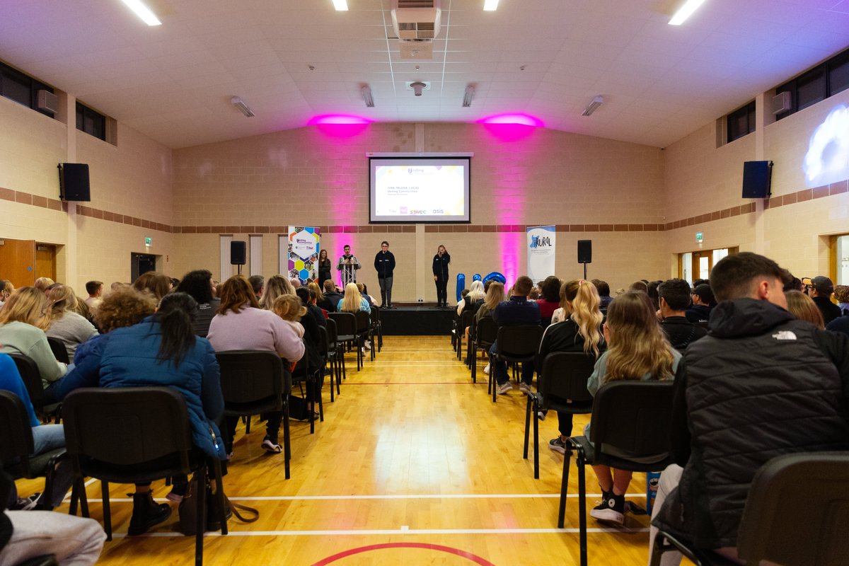 ss_ycc's tweet photo. Full House for the @CommunitiesNI  #UnitingCommunities Closure Event. Proud parents &amp; delivery staff seeing the skills, confidence and new friendships youth developed over the past 20 months. Well done to all involved, including our partners @Healthy_Kidz1 @OasisYouthNI #TBUC https://t.co/CUA5UMeoBM