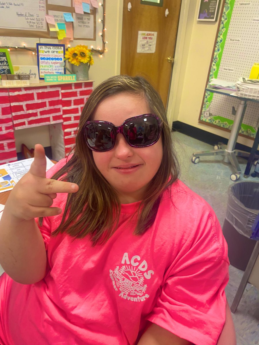 ACEingitwithV's tweet photo. ACE does Ken & Barbie Day for Spirit Week ! ππ
π»π π pink is what we wear! @BethpageUFSD #WeAreBethpage #acingit https://t.co/kwi9DDe6M8
