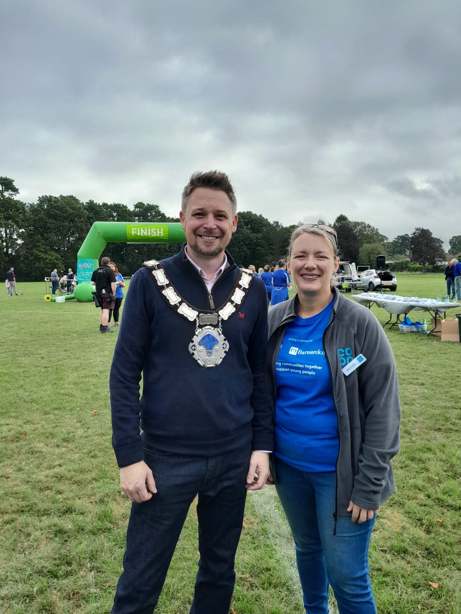 hearne_mp's tweet photo. Whilst at the EG10K Run on 1st October I seized the opportunity to grab a photograph with the Mayor of East Grinstead Cllr Frazer Visser😁 ! https://t.co/9HRfSOxuvu