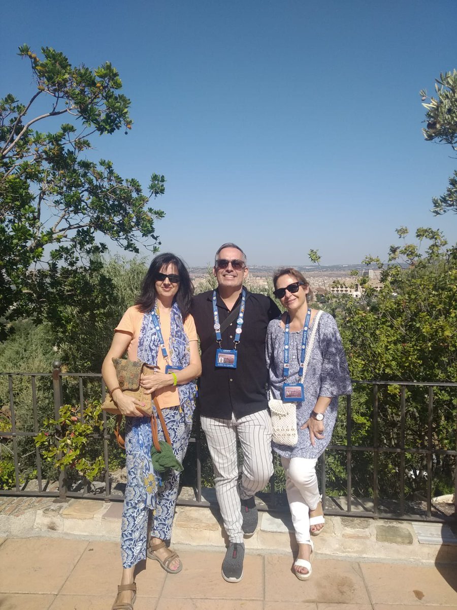 🙋🏻‍♀️ Los guías oficiales de turismo de Apit Jorge Juan Reval, Beatriz Colomer, Ana Cristina González y Susana Burgos han realizado una visita guiada a la ciudad de Toledo con un grupo de turistas que querían conocer toda la historia que envuelven sus calles.