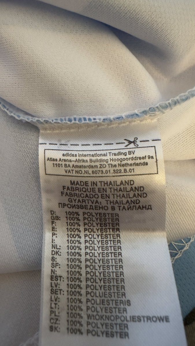 KitFinds's tweet image. Didn’t take long to spot this was a fake. #nikeoradidas