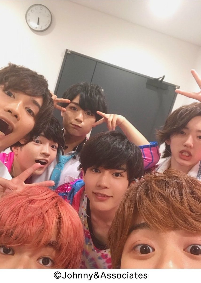 mitchy__728's tweet photo. なにわ男子結成5周年おめでとう🎁🎊🎂🎈🎉これからも7人でずっといられますように全力で応援します!!なにわ男子だけが私の生きがいでモチベーションです!!いつも笑顔を届けてくれてありがとう💙❤️💚💜🧡🩷💛

#なにわ男子結成5周年
#なにわ男子 https://t.co/9KBxgoqyqV