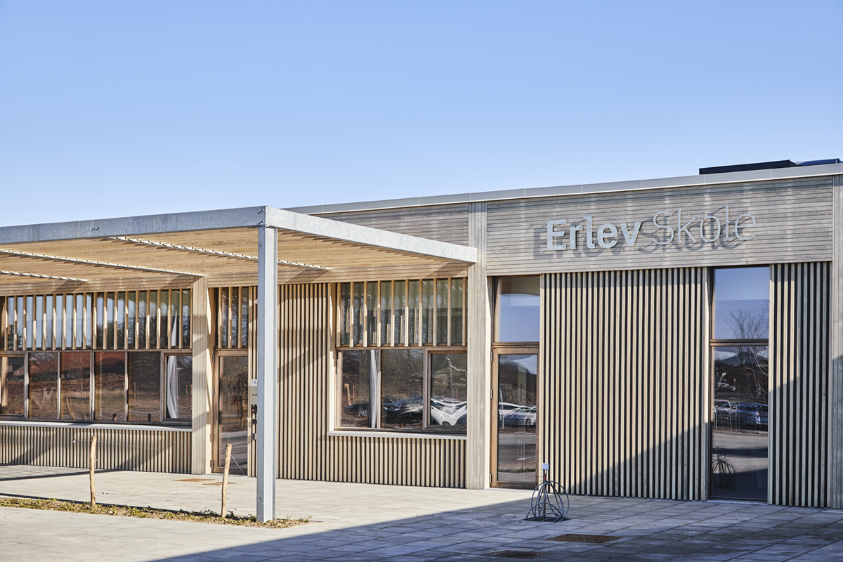 At Erlev Skole in Denmark, knowledge blooms within the Accoya wood facade 🌳

Accoya wood, a testament to durability and sustainability, stands proudly, shaping the environment for generations of learners 🌿💡

#TeachersDay #Accoya #LastsALifetime #SustainableDesign 🍃🛠️