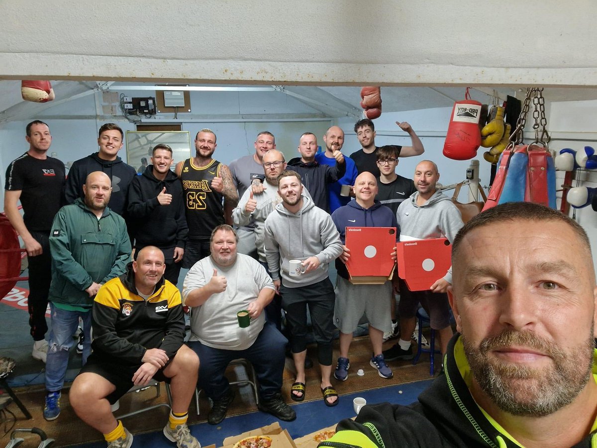 Brillaint first Men’s club night, awesome for us all to talk about our problems with no judgment or pressure, all definitely left feeling happier and heavier🤣🍕

Will be doing this down the gym once a month, everyone is welcome, TALKING HELPS💙
#mensmentalhealth #MentalHealth