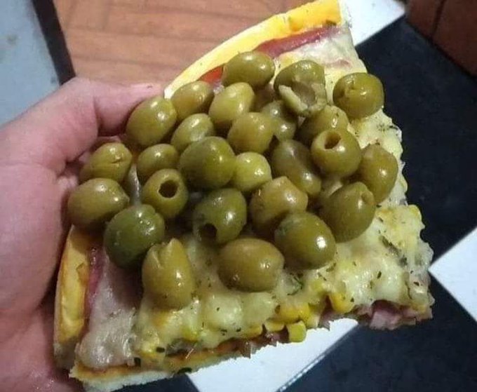UmFilosofoCitou's tweet photo. Outras pessoas: ain não gosto de azeitona.

Eu: https://t.co/fg3jfK7HCa