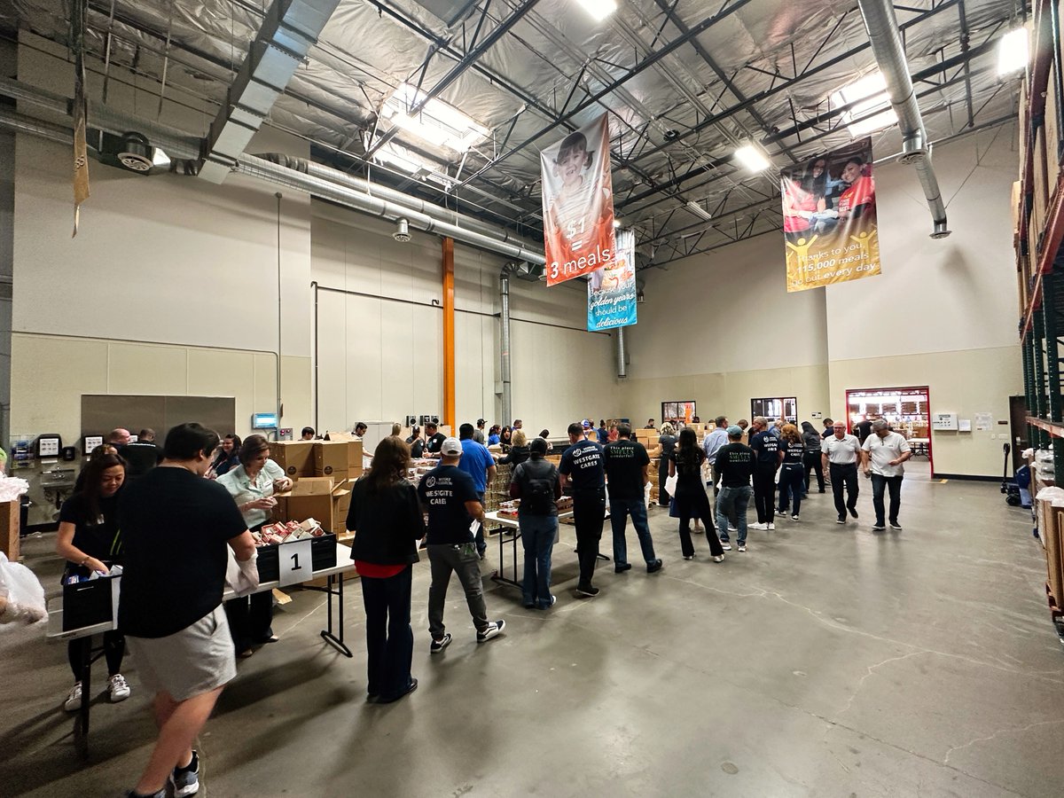 threesquareLV's tweet photo. We closed out #HungerActionMonth with the help of our dedicated team of volunteers, staff, and board members. Together, we assembled a total of 2,280 BackPack for Kids bags. Thank you to everyone who joined us! #hungerfreesnv https://t.co/fnEv6pAOQQ