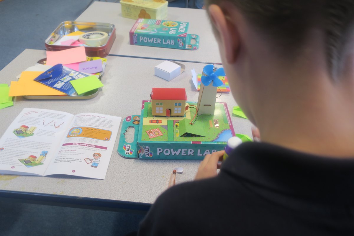 TVenturists's tweet photo. Our Venturists @church_prim applied their #science understanding to create a model of the #sustainable energy they are going to produce in their school with @Future_T_org  - lots of key skills developed here #resilience #cooperation #patience #STEMeducation #Steam https://t.co/LME3OT8NYR