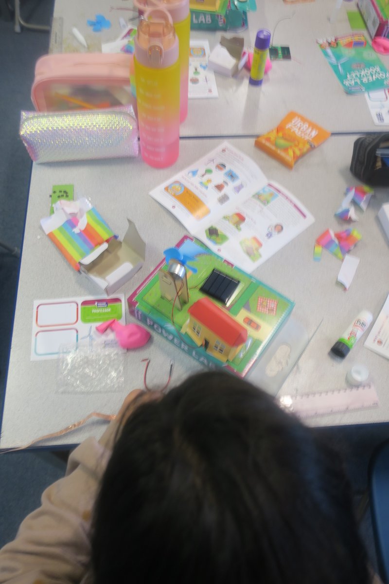 TVenturists's tweet photo. Our Venturists @church_prim applied their #science understanding to create a model of the #sustainable energy they are going to produce in their school with @Future_T_org  - lots of key skills developed here #resilience #cooperation #patience #STEMeducation #Steam https://t.co/LME3OT8NYR