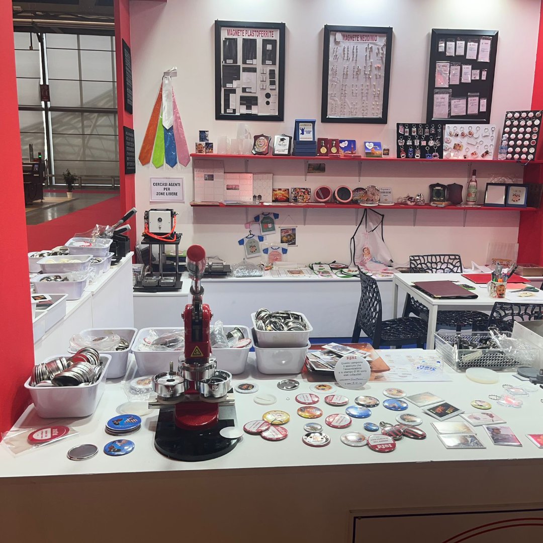 risicrea's tweet image. Giorno 2 ❤️

Grazie a tutti, vi aspettiamo domani per un’altra giornata insieme!

#ViscomItalia2023 #StampaSublimatica #ButtonMaking