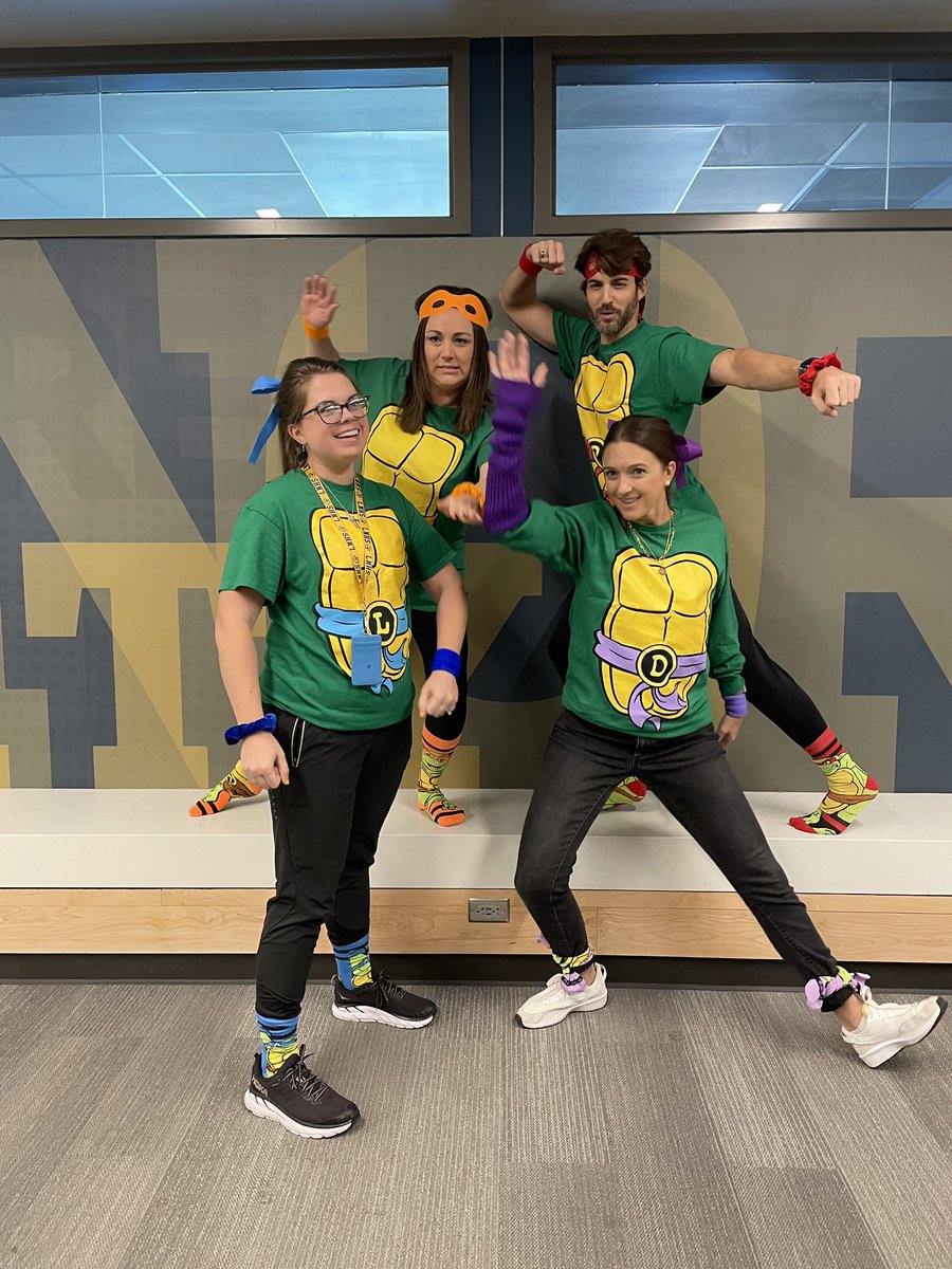 StacieSyler's tweet photo. Twin Day Thursday @LNEagleNews!  @LNHS_NNbD has all the spirit! https://t.co/9yV3Qr7qQ4