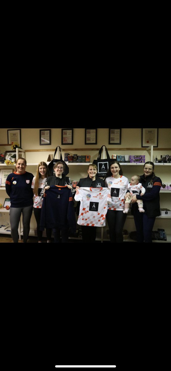 LaraghUnitedGAA's tweet photo. 🧡🤍 Many thanks to Ann Rudden from @Ainechocolate in Stradone for her continued support and sponsorship of our Senior Camogie team🌟 The girls were delighted to receive New Jersey’s and jumpers ahead of their senior championship final next Saturday 14th October🧡🤍
@CamogieCavan https://t.co/aoSHovIAiv