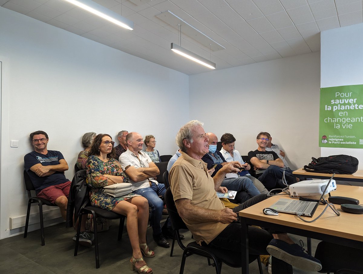 Réunion de travail avec les Shifters hier à <a href="/ps_fede64/">Parti Socialiste 64</a> sur les sujets de l'agglo paloise : réseau de chaleur urbain, bus à hydrogène, préservation des arbres... 
Une expertise scientifique précieuse pour les militants de la gauche et de l'écologie et les élus de l'agglo paloise