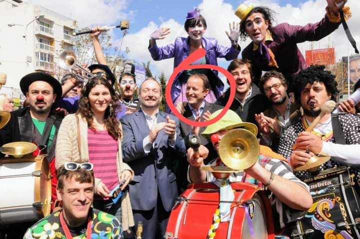 Silviobotta's tweet photo. Con uds..... Los payasos.🤡 https://t.co/iqmwrVCmJJ