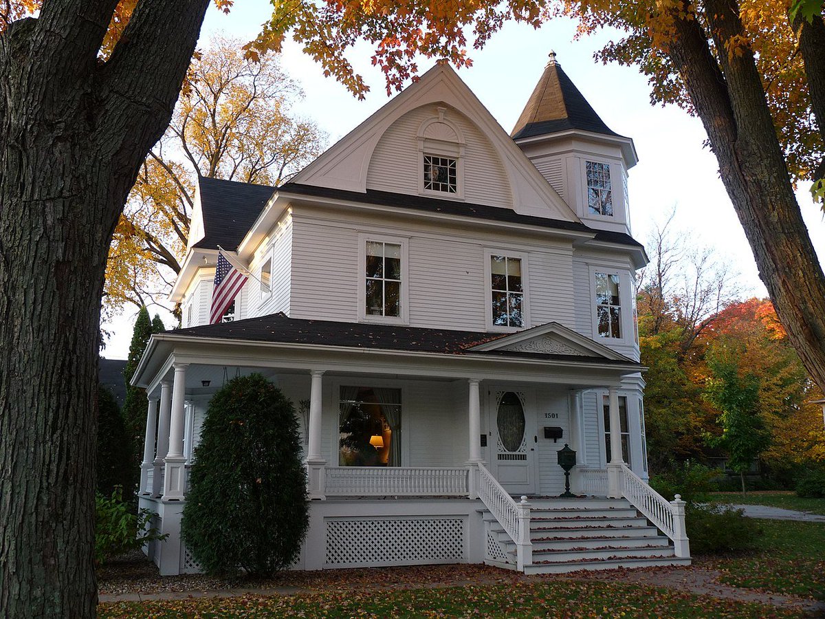 queen anne style in stevens point, wisconsin (1903)...