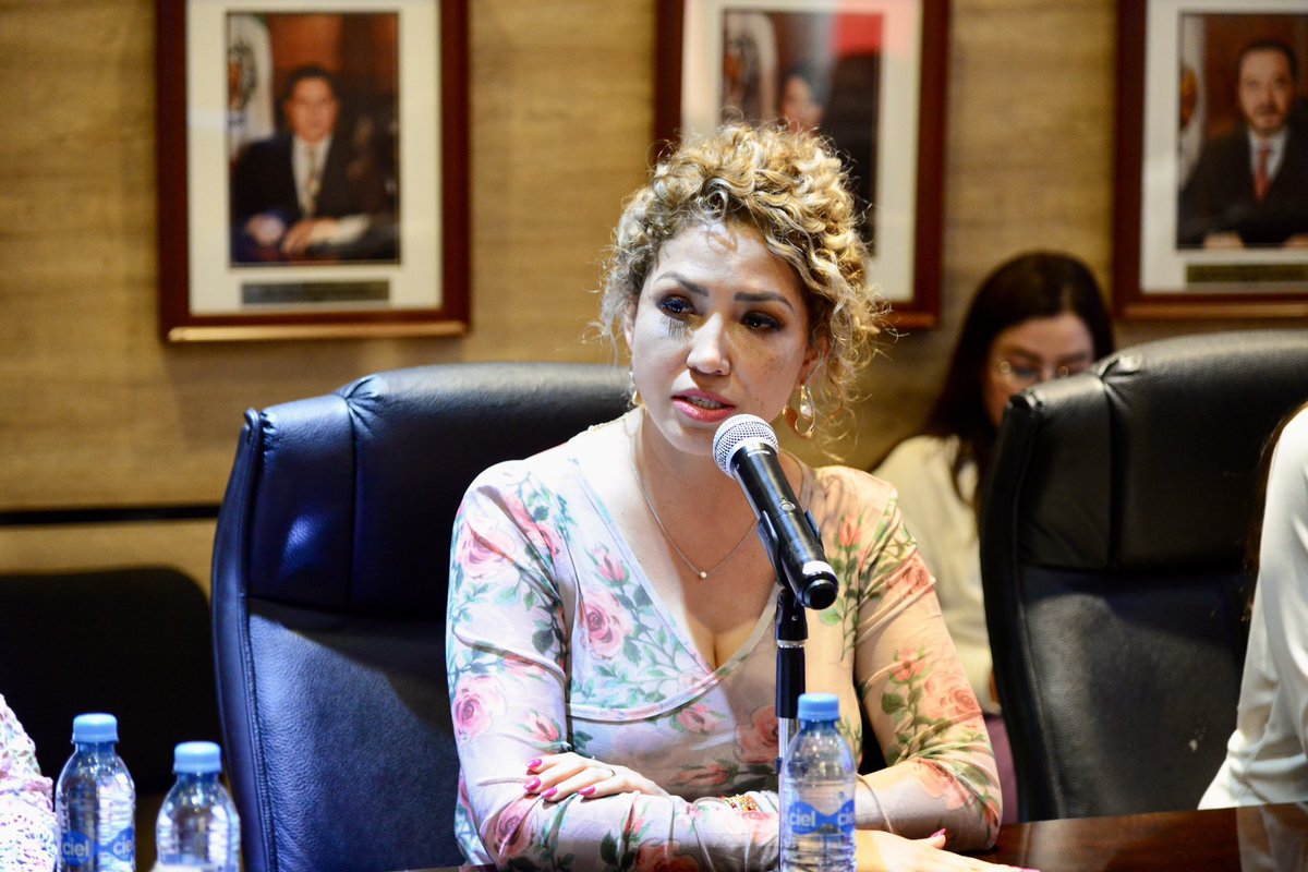 En Comisión de Igualdad y Género del <a href="/CongresoDurango/">Congreso Durango</a>, que tengo el honor de presidir, tuvimos la intervención de la M.A.P. <a href="/alejandrat8a/">Alejandra Terrones</a>, directora del <a href="/IEMDgo_/">Instituto Estatal de las Mujeres</a>, así como de <a href="/mina_arg/">Mina Argumedo</a>, titular del <a href="/IMMDURANGO/">Instituto de la Mujer Durango Capital</a>, con el fin de dar seguimiento a sus planes de trabajo.