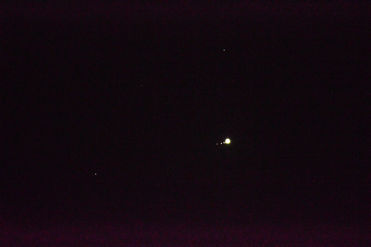 johan_klos's tweet photo. Goedenavond #Jupiter met zijn #manen en de #plejaden waren ook nog mooi #zichtbaar zou ik op 1e #foto #uranus erop hebben staan @phi48 @waddensky_nl #sterrenhemel nu weer #bewolkt in #alblasserdam 🙋‍♂️🙋‍♀️🙋 https://t.co/IdyyDOlEXK