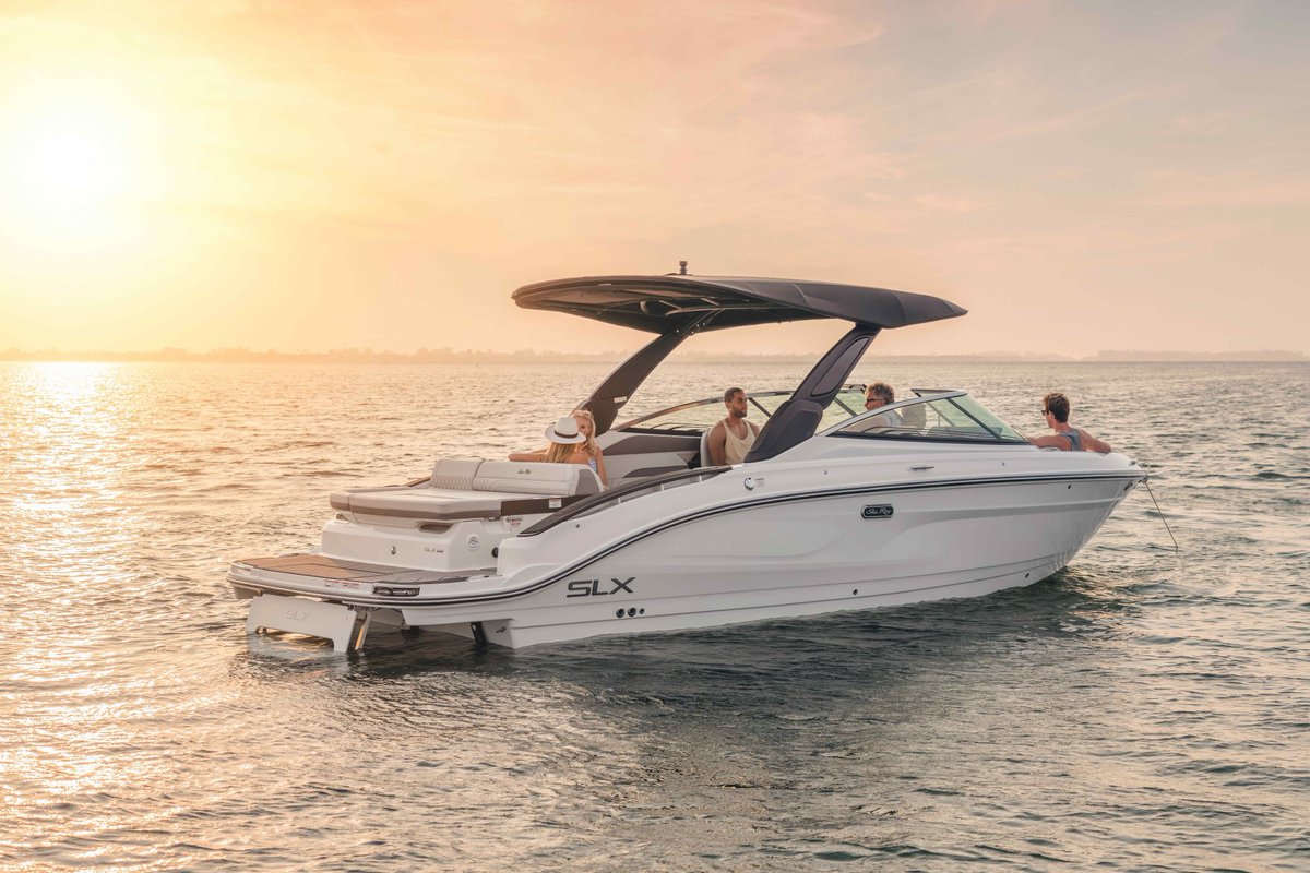 The new SLX 280 is now in sterndrive 🔥. Our latest model upgrade exudes luxury and performance in a single glance. 

Learn about the latest updates: searay.com/us/en/news-pre…