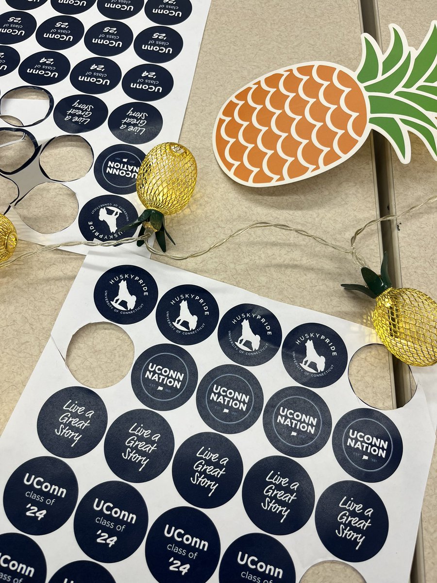 uconnlibrary's tweet image. Check out the new location of our Maker Studio for the Makerspace Bounce Scavenger Hunt. It’s on Level B of Homer B until 7pm and you can make a button, keychain, or bracelet. 

#uconn #uconnmake #makerstudio #homerbabbidge