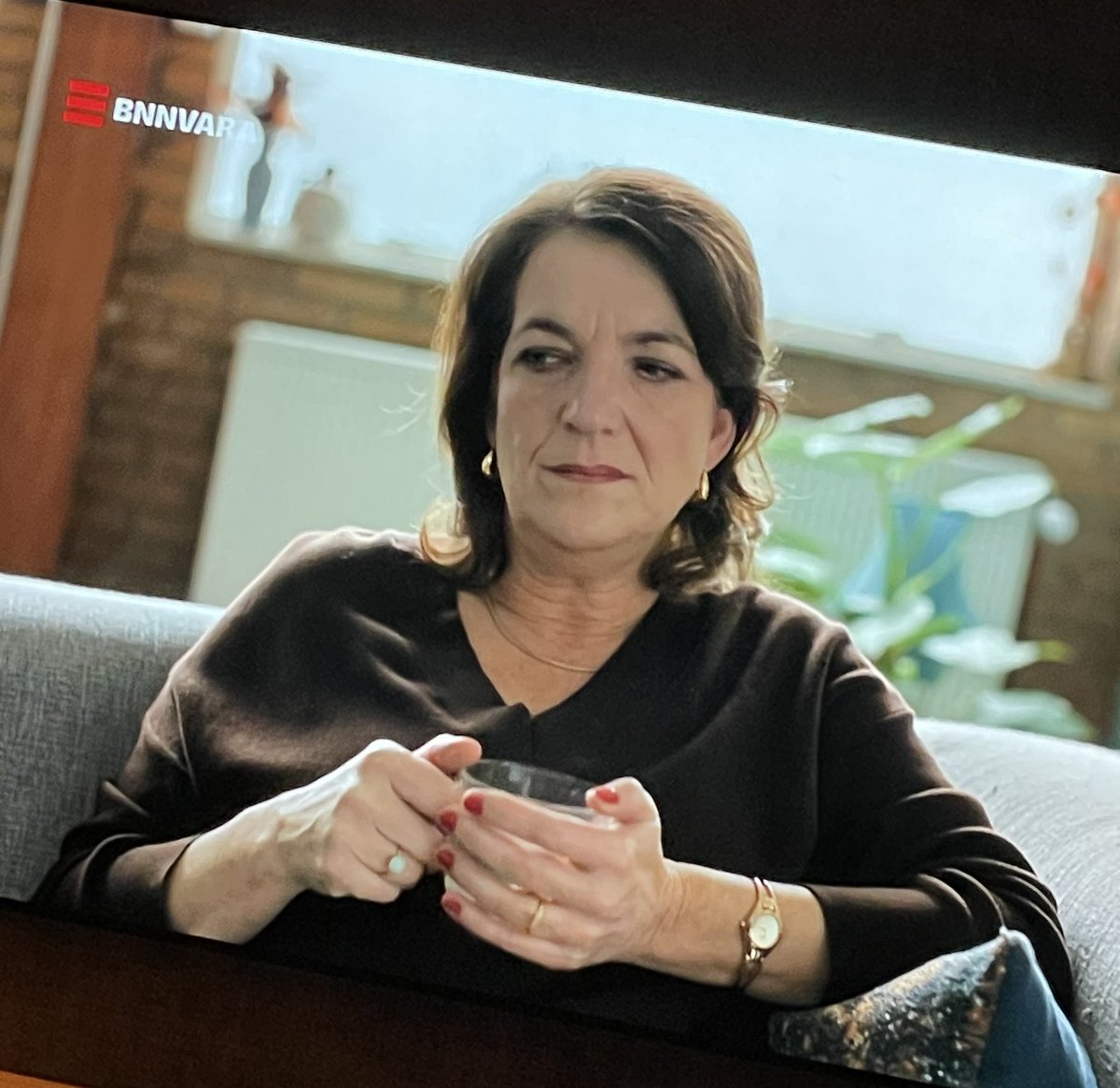 Michield1981's tweet image. Mag Malou Gorter echt alle mogelijke prijzen voor actrices winnen? Ze speelt Merel zo goed, met al haar onhebbelijkheden en kwetsbaarheden. Alleen al hoe ze haar kopje thee bij de psycholoog vasthoudt, zenuwachtig steeds vingers bewegen. Echt een goede actrice! #oogappels